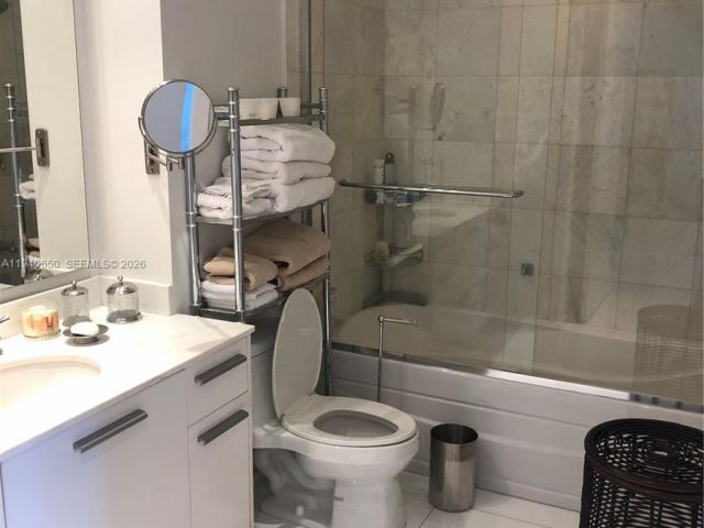 1-bedroom condo for rent in Miami - 1060 Brickell Ave 1915 - MondialRealty