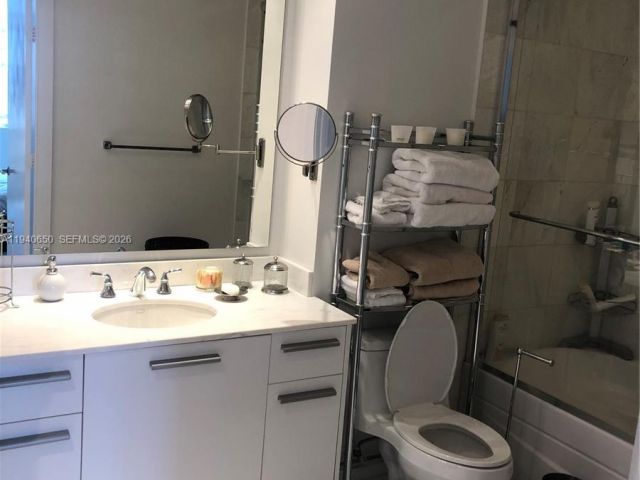 1-bedroom condo for rent in Miami - 1060 Brickell Ave 1915 - MondialRealty