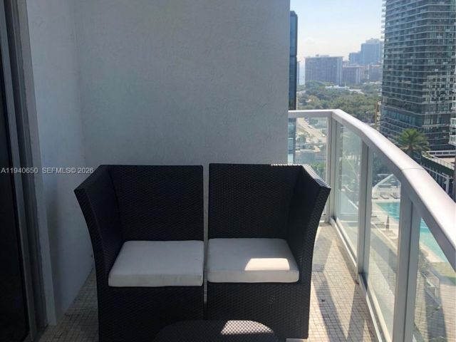 1-bedroom condo for rent in Miami - 1060 Brickell Ave 1915 - MondialRealty