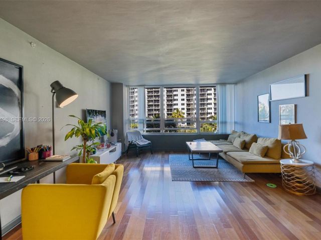 1-bedroom condo for rent in Miami Beach - 1500 Bay Rd 458S - MondialRealty