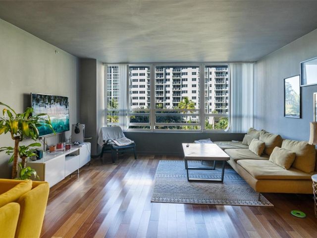 1-bedroom condo for rent in Miami Beach - 1500 Bay Rd 458S - MondialRealty