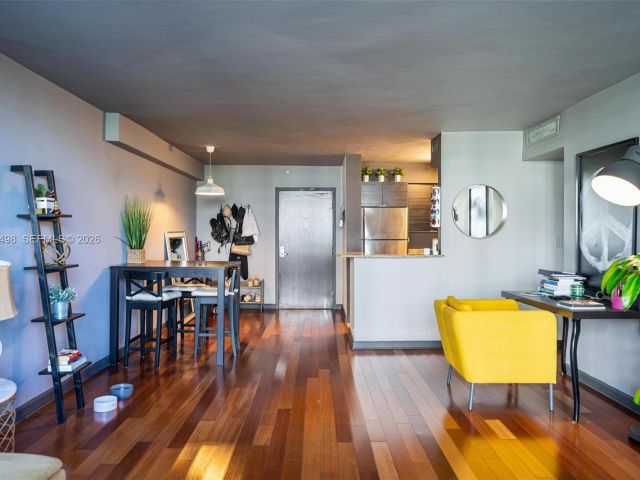 1-bedroom condo for rent in Miami Beach - 1500 Bay Rd 458S - MondialRealty