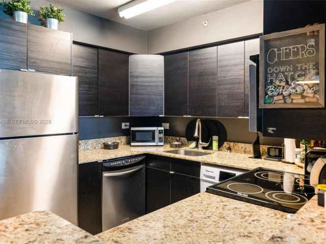 1-bedroom condo for rent in Miami Beach - 1500 Bay Rd 458S - MondialRealty