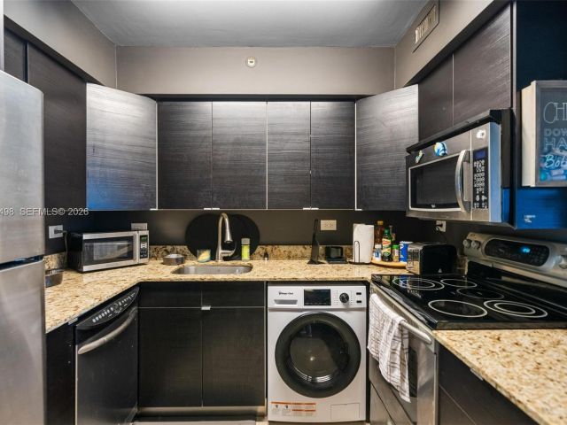 1-bedroom condo for rent in Miami Beach - 1500 Bay Rd 458S - MondialRealty