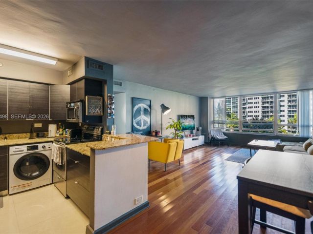 1-bedroom condo for rent in Miami Beach - 1500 Bay Rd 458S - MondialRealty