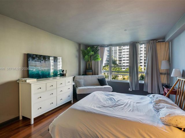 1-bedroom condo for rent in Miami Beach - 1500 Bay Rd 458S - MondialRealty