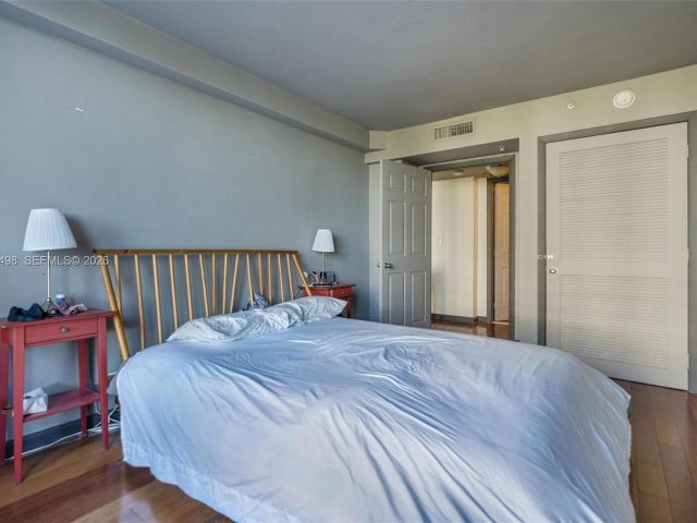 1-bedroom condo for rent in Miami Beach - 1500 Bay Rd 458S - MondialRealty