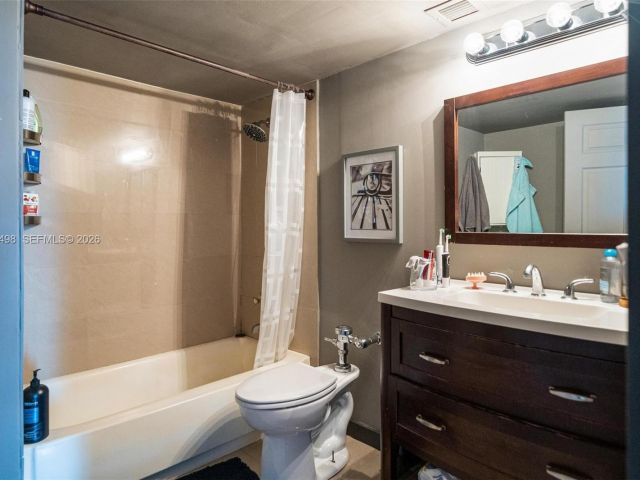 1-bedroom condo for rent in Miami Beach - 1500 Bay Rd 458S - MondialRealty