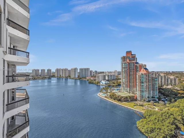 2-bedroom condo for sale in Aventura - 3530 Mystic Pointe Dr 2502 - MondialRealty