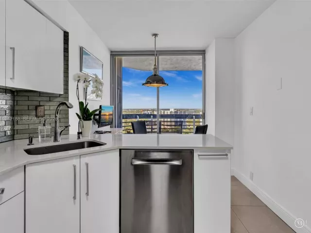 2-bedroom condo for sale in Aventura - 3530 Mystic Pointe Dr 2502 - MondialRealty