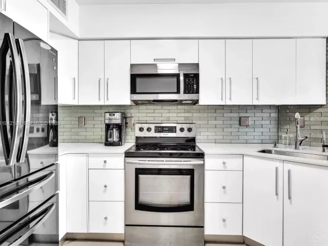 2-bedroom condo for sale in Aventura - 3530 Mystic Pointe Dr 2502 - MondialRealty