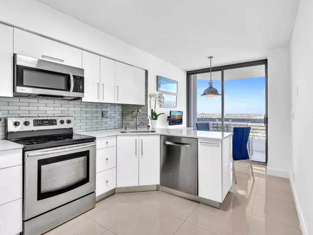 2-bedroom condo for sale in Aventura - 3530 Mystic Pointe Dr 2502 - MondialRealty