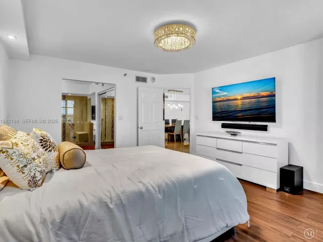 2-bedroom condo for sale in Aventura - 3530 Mystic Pointe Dr 2502 - MondialRealty