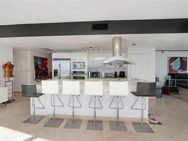 Apartment for sale  Unit #712 - photo 7168333