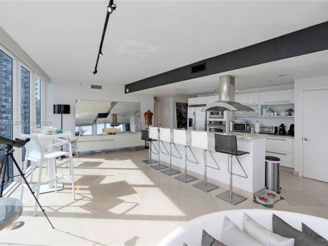 Apartment for sale  Unit #712 - photo 7168334