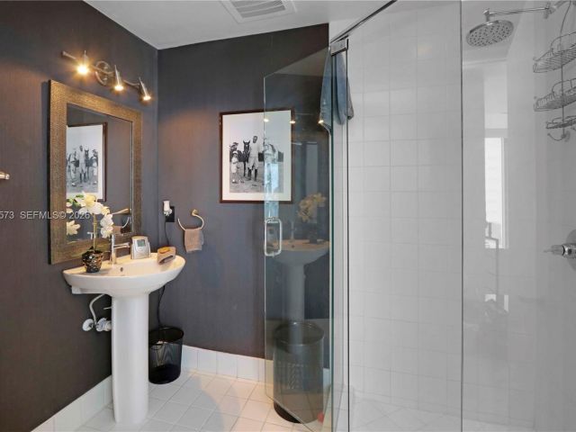 Apartment for sale  Unit #712 - photo 7168341