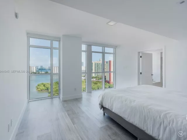 3-bedroom condo for rent in Sunny Isles Beach - 400 Sunny Isles Blvd 1801 - MondialRealty