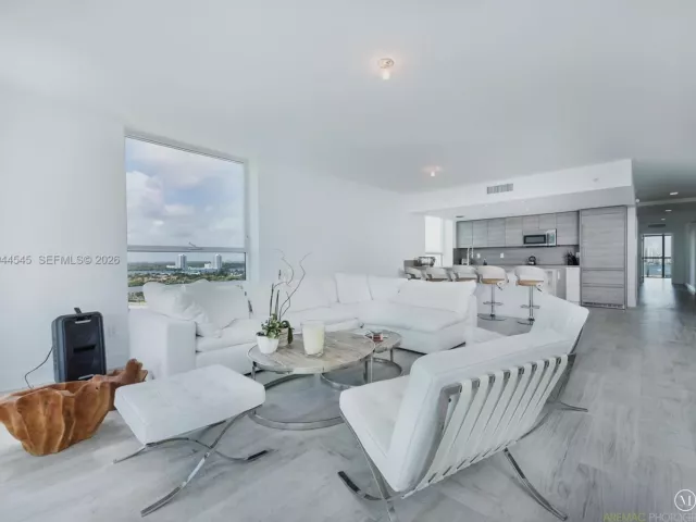 3-bedroom condo for rent in Sunny Isles Beach - 400 Sunny Isles Blvd 1801 - MondialRealty