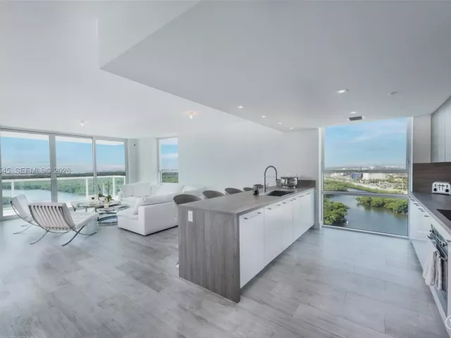 3-bedroom condo for rent in Sunny Isles Beach - 400 Sunny Isles Blvd 1801 - MondialRealty