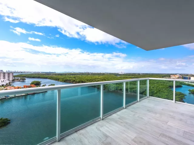 3-bedroom condo for rent in Sunny Isles Beach - 400 Sunny Isles Blvd 1801 - MondialRealty