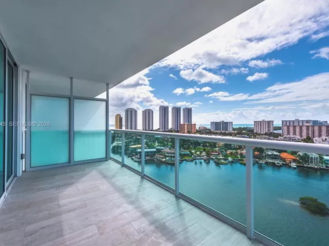 3-bedroom condo for rent in Sunny Isles Beach - 400 Sunny Isles Blvd 1801 - MondialRealty