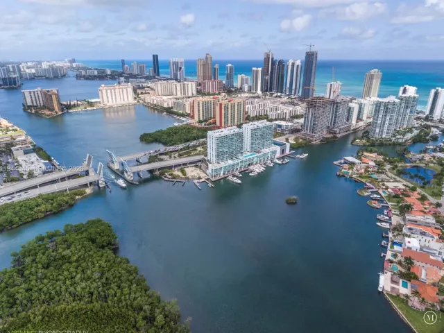3-bedroom condo for rent in Sunny Isles Beach - 400 Sunny Isles Blvd 1801 - MondialRealty