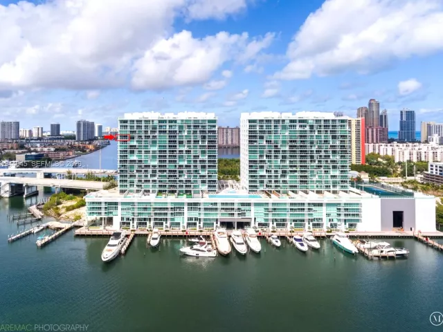 3-bedroom condo for rent in Sunny Isles Beach - 400 Sunny Isles Blvd 1801 - MondialRealty