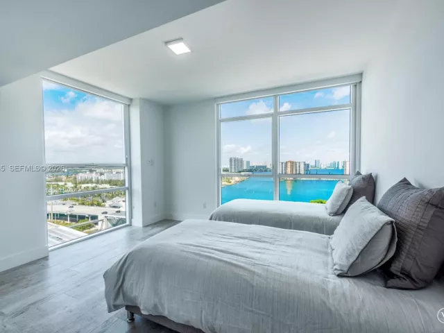 3-bedroom condo for rent in Sunny Isles Beach - 400 Sunny Isles Blvd 1801 - MondialRealty