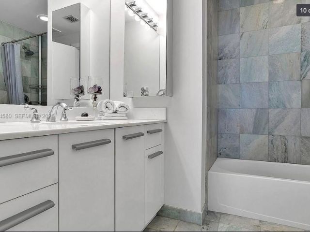 1-bedroom condo for sale in Miami - 1050 Brickell Ave 208 - MondialRealty