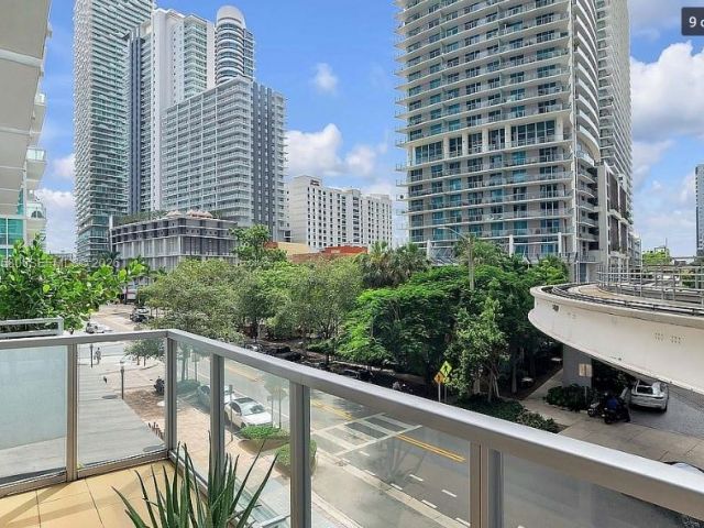 1-bedroom condo for sale in Miami - 1050 Brickell Ave 208 - MondialRealty