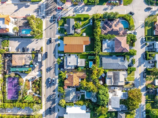 3-bedroom home for sale in Surfside - 8918 Harding Ave - MondialRealty