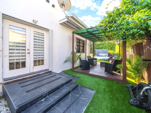 3-bedroom home for sale in Surfside - 8918 Harding Ave - MondialRealty