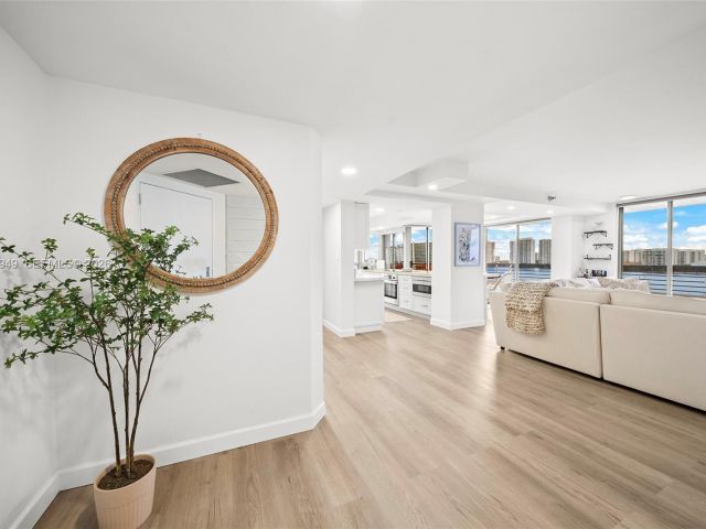 Apartment for sale  Unit #901 - photo 7113526