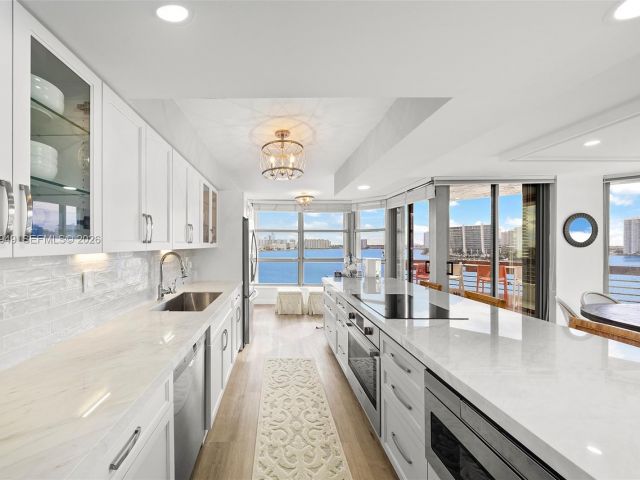 Apartment for sale  Unit #901 - photo 7113535