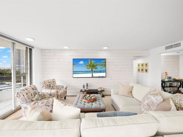 Apartment for sale  Unit #901 - photo 7113537