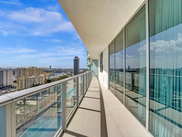 3-bedroom condo for rent in Hollywood - 4111 S Ocean Dr 1201 - MondialRealty