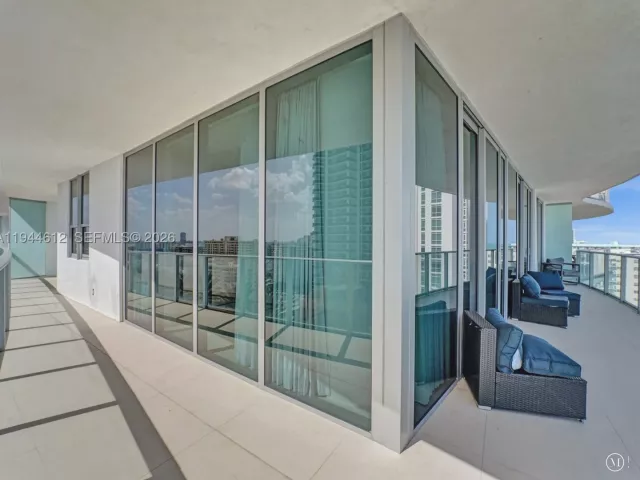 3-bedroom condo for rent in Hollywood - 4111 S Ocean Dr 1201 - MondialRealty
