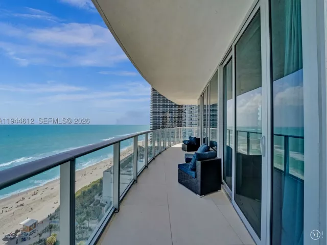 3-bedroom condo for rent in Hollywood - 4111 S Ocean Dr 1201 - MondialRealty