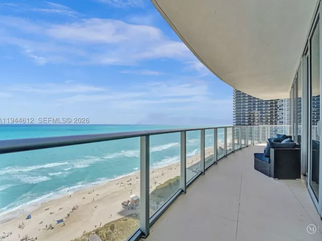 3-bedroom condo for rent in Hollywood - 4111 S Ocean Dr 1201 - MondialRealty