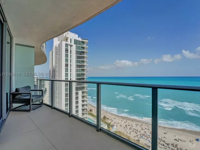 3-bedroom condo for rent in Hollywood - 4111 S Ocean Dr 1201 - MondialRealty