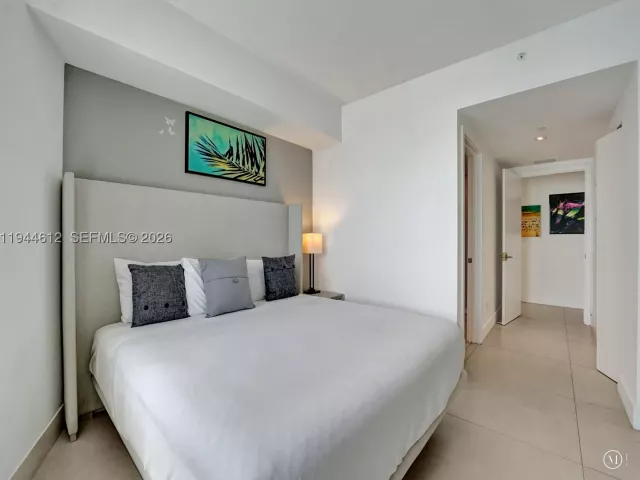 3-bedroom condo for rent in Hollywood - 4111 S Ocean Dr 1201 - MondialRealty