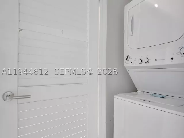 3-bedroom condo for rent in Hollywood - 4111 S Ocean Dr 1201 - MondialRealty