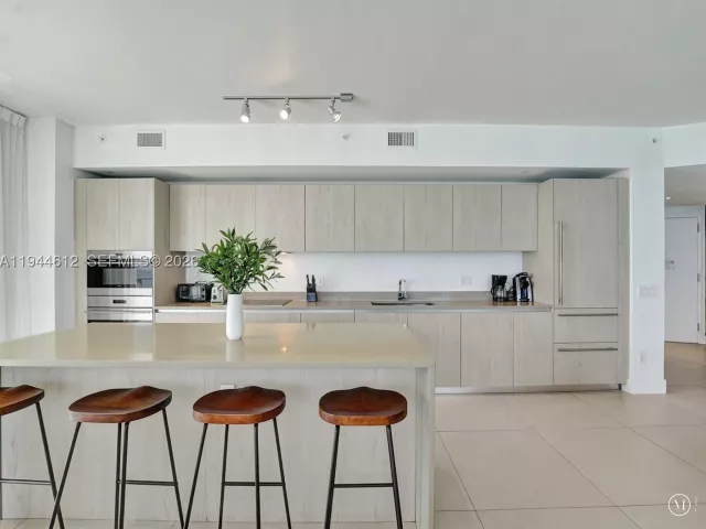 3-bedroom condo for rent in Hollywood - 4111 S Ocean Dr 1201 - MondialRealty
