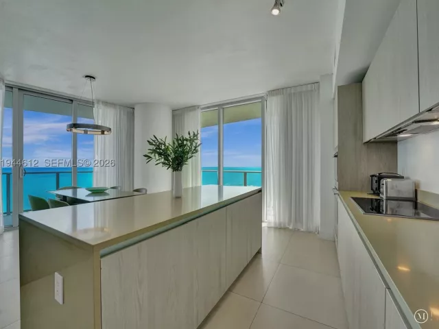 3-bedroom condo for rent in Hollywood - 4111 S Ocean Dr 1201 - MondialRealty