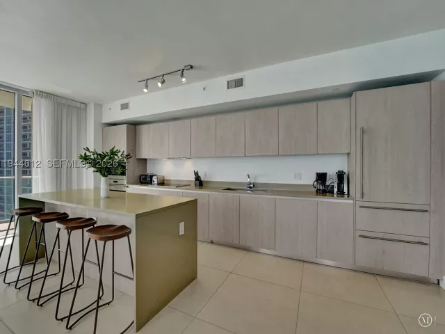 3-bedroom condo for rent in Hollywood - 4111 S Ocean Dr 1201 - MondialRealty