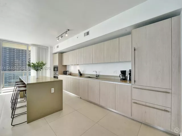 3-bedroom condo for rent in Hollywood - 4111 S Ocean Dr 1201 - MondialRealty