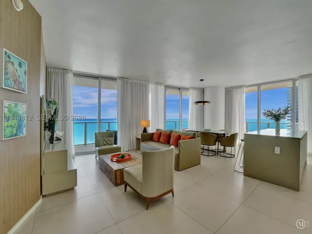 3-bedroom condo for rent in Hollywood - 4111 S Ocean Dr 1201 - MondialRealty