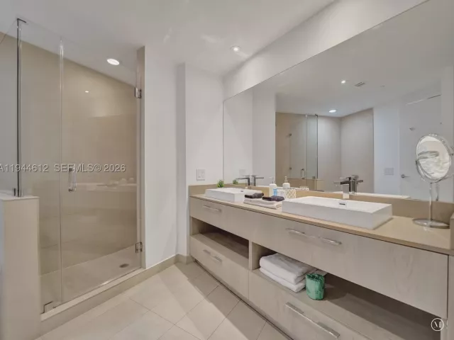 3-bedroom condo for rent in Hollywood - 4111 S Ocean Dr 1201 - MondialRealty