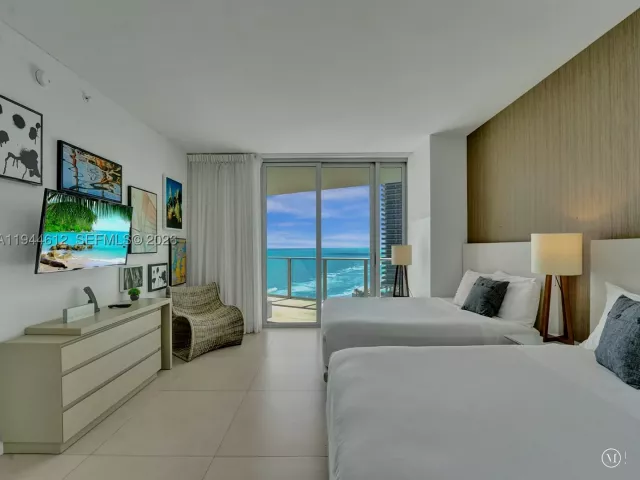 3-bedroom condo for rent in Hollywood - 4111 S Ocean Dr 1201 - MondialRealty