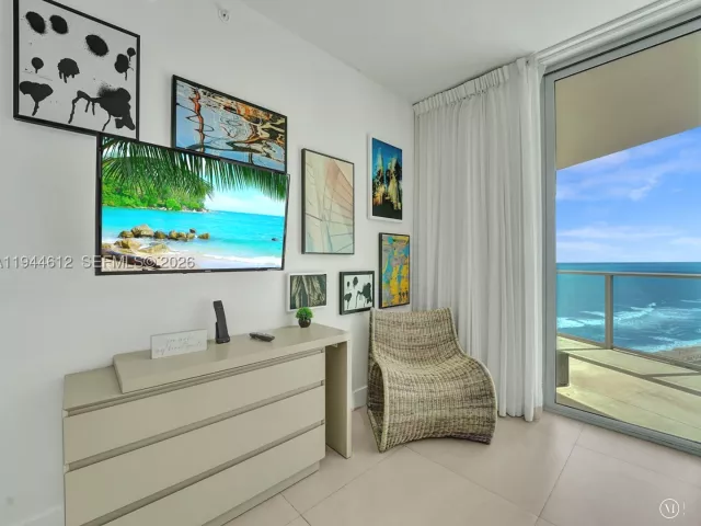 3-bedroom condo for rent in Hollywood - 4111 S Ocean Dr 1201 - MondialRealty
